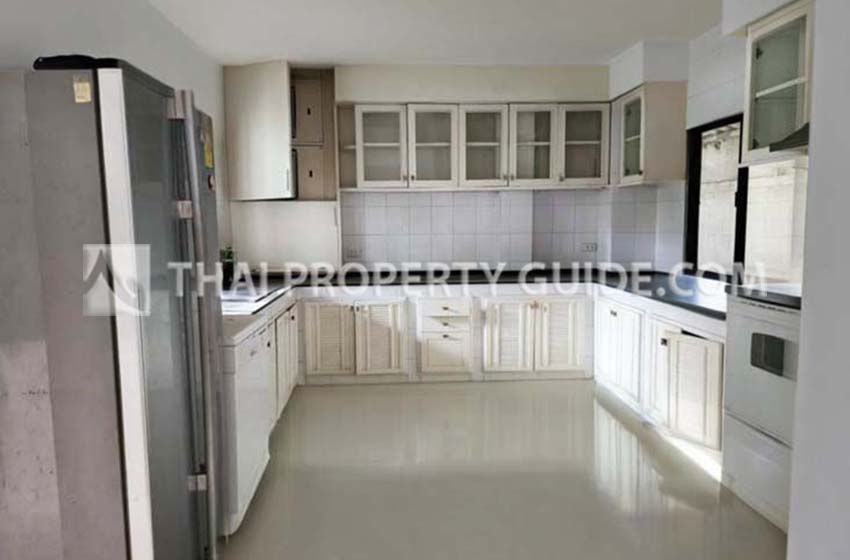 House with Shared Pool in Nichada Thani 